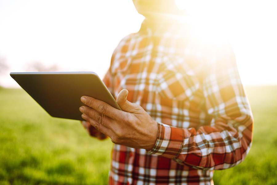 Satelit și tabletă cadou: compania din August stimulează dezvoltarea agriculturii digitale